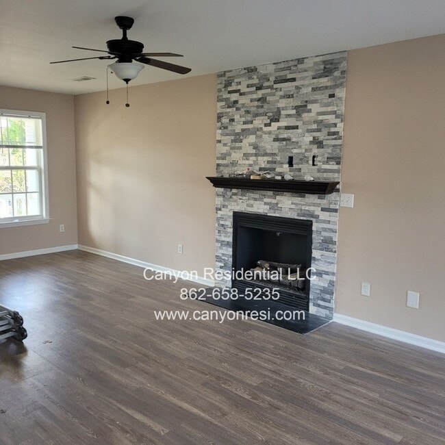 Building Photo - 4396 Moat Dr