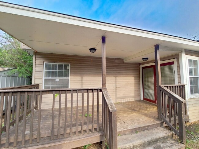 Building Photo - Large Military Park Home