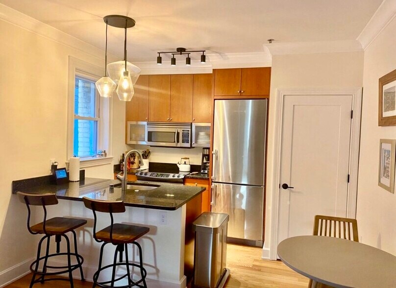 Building Photo - 1121 24th St NW