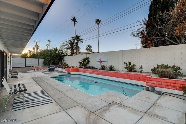 Building Photo - 1558 Aztec Way