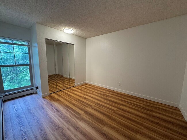 Building Photo - BEAUTIFUL 2 Bed 2 Bath Condo in Boulder-Av...