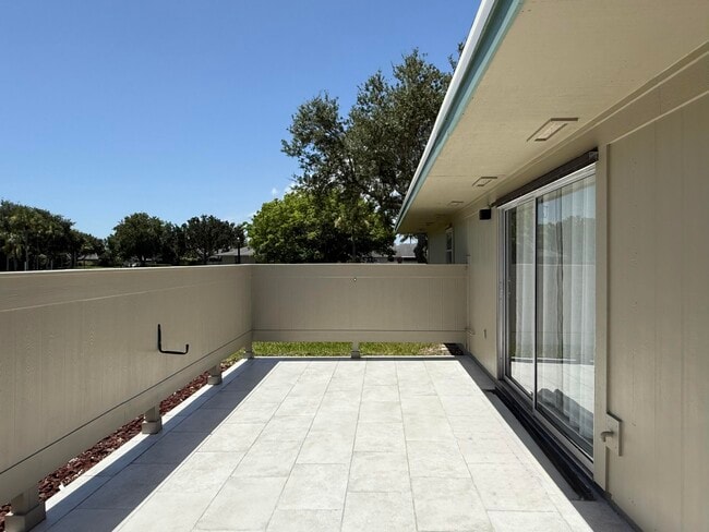 Building Photo - 4055 NW Cinnamon Tree Cir