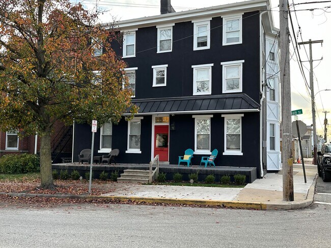 Building Photo - Merchants Lofts V-Upgraded 1 Bedroom