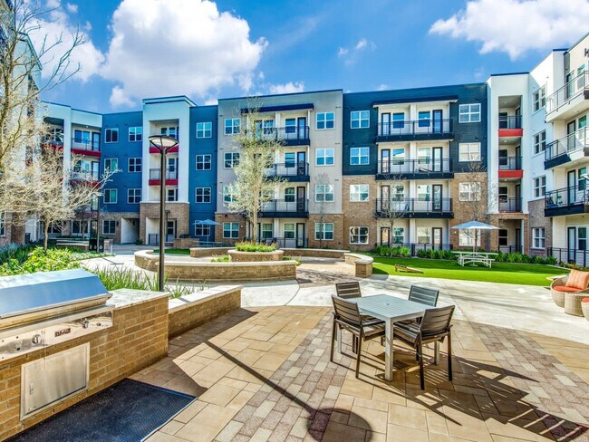 Building Photo - 6107 E Riverside Dr