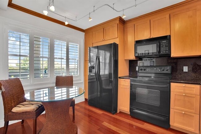 Building Photo - 2002 Granada Dr