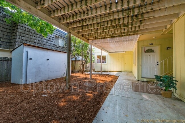Building Photo - 3435 SW 125th Ave