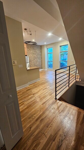 Building Photo - 1411 W Ohio St
