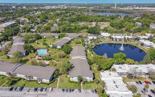 Building Photo - 1ST MONTH RENT FREE 2 Bed 1 Bath 2nd Floor Unit With Balcony In Desirable Area Winter Park Sectio...