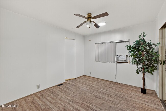 Building Photo - 5807 E Leonora St