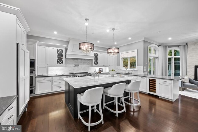 Building Photo - 8305 Fox Haven Dr