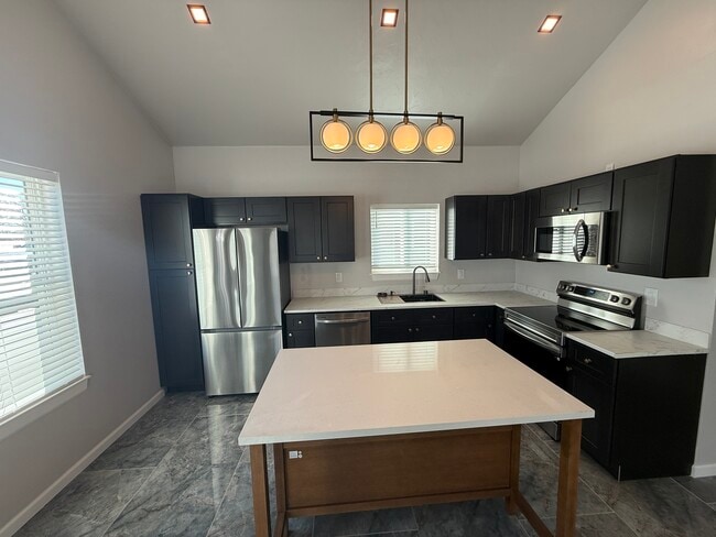 Building Photo - 171 Finn Ln