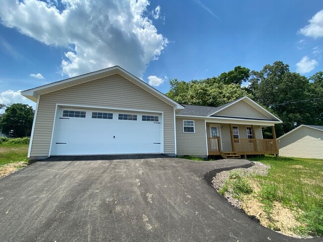 Building Photo - Single Family Home in White Pine TN