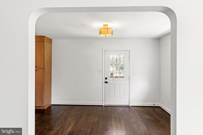 Building Photo - 5019 Leland Dr