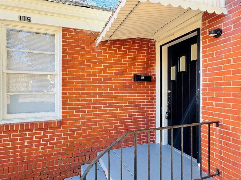 Building Photo - 115 Oak Forest Dr