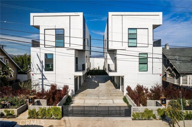 Building Photo - 4539 W 16th Pl
