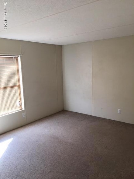 Building Photo - 1617 Ridge Dr