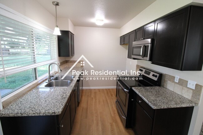 Building Photo - Beautifully Renovated 3bd Citrus Heights Home with Large Yard