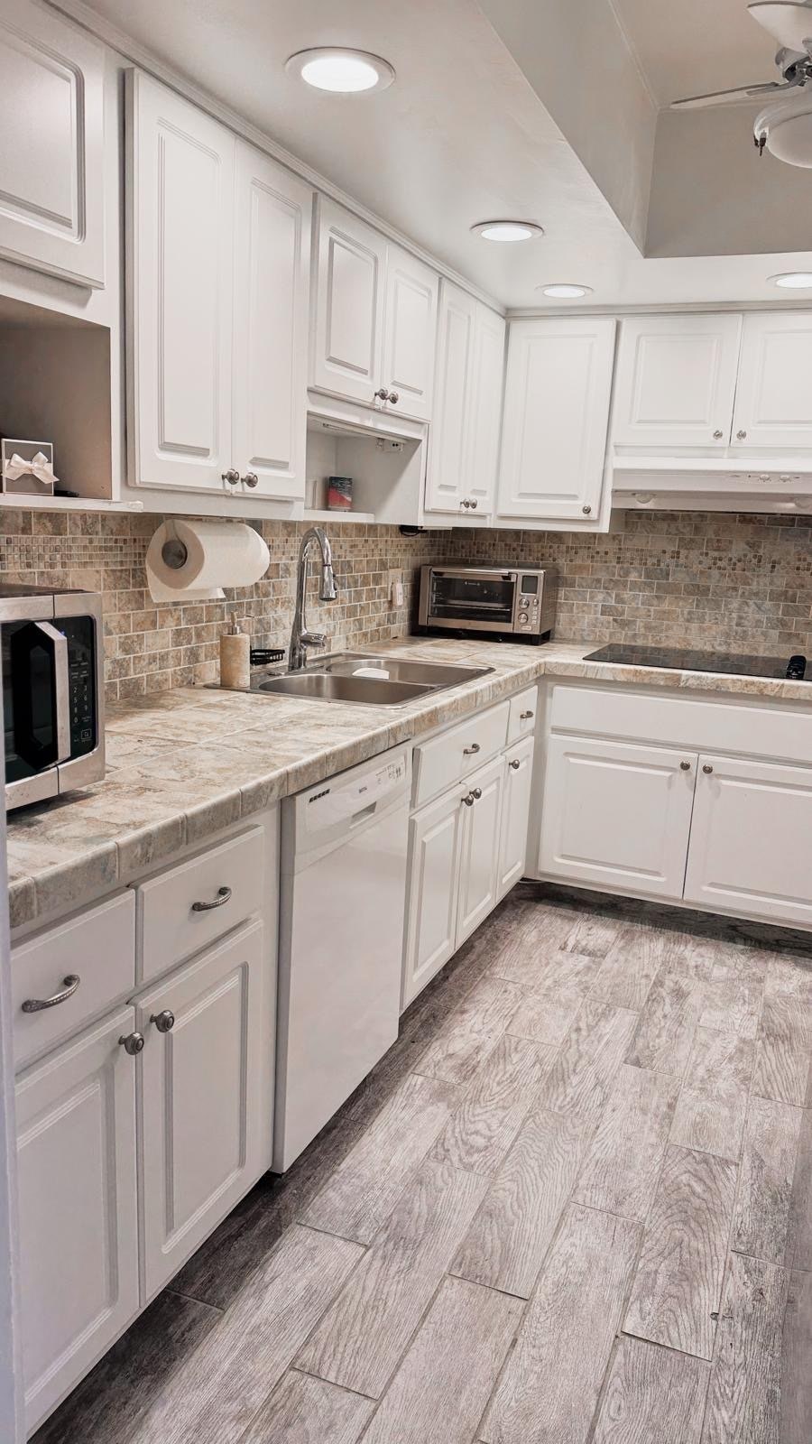 Building Photo - 400 Kings Point Dr