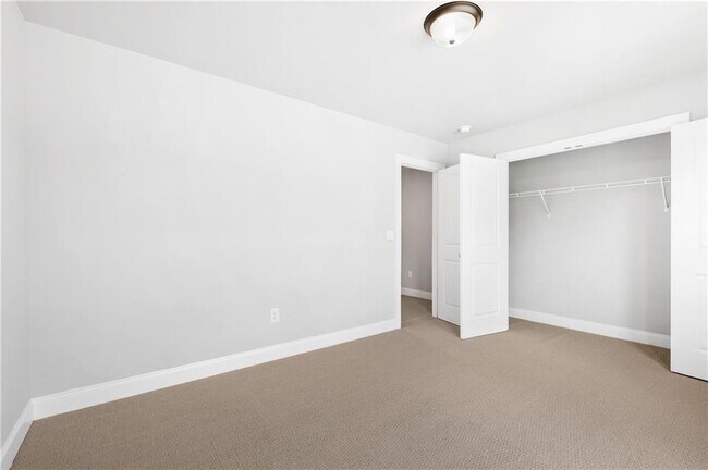Building Photo - 367 McDaniel Pl
