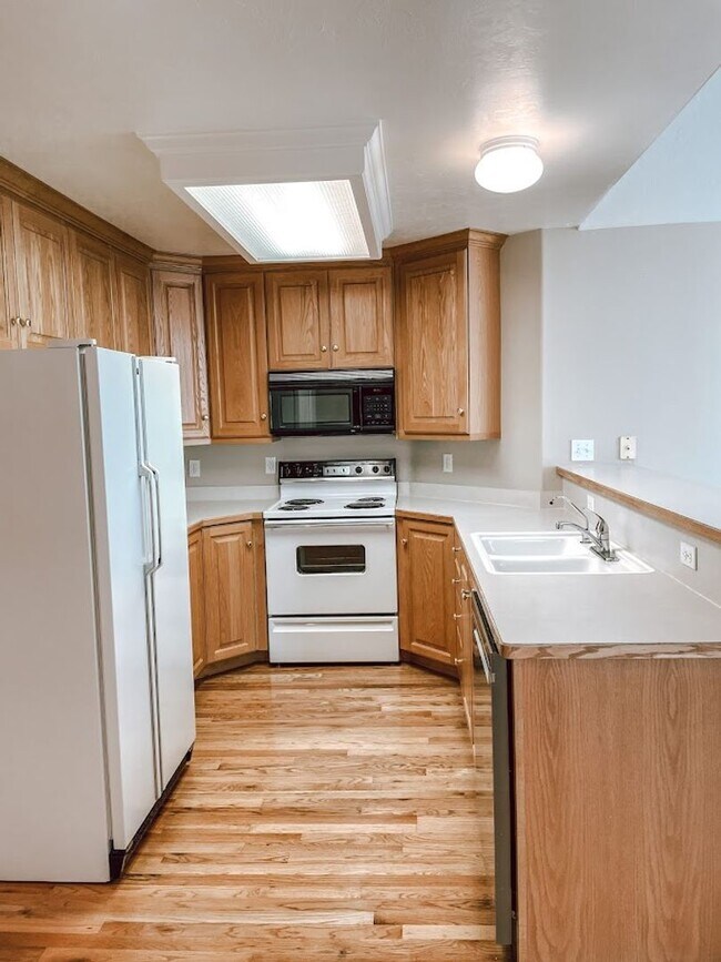 Building Photo - 56 N Garden Park Dr