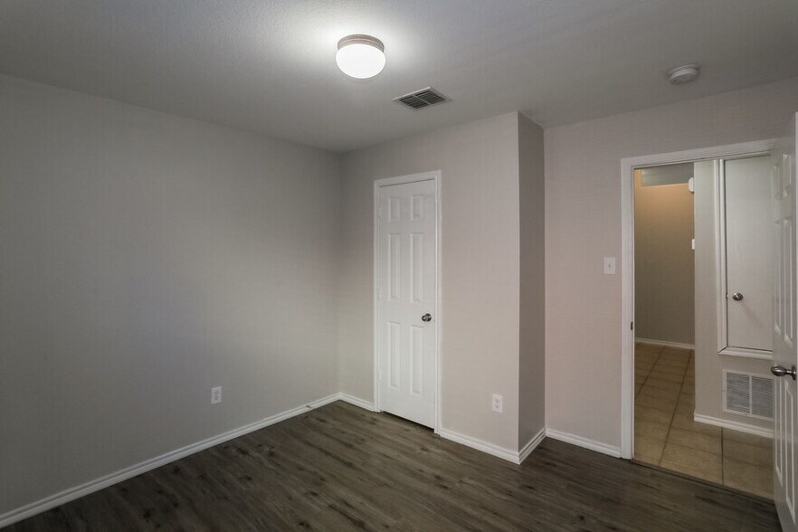 Building Photo - 4720 Fox Sedge Ln