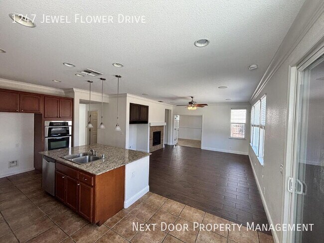 Building Photo - 1247 Jewel Flower Dr