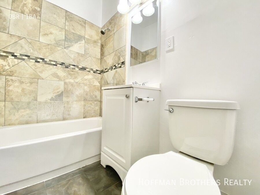 Building Photo - 1518 S Wilton Pl