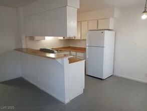 Building Photo - 1400 E Mesquite Ave