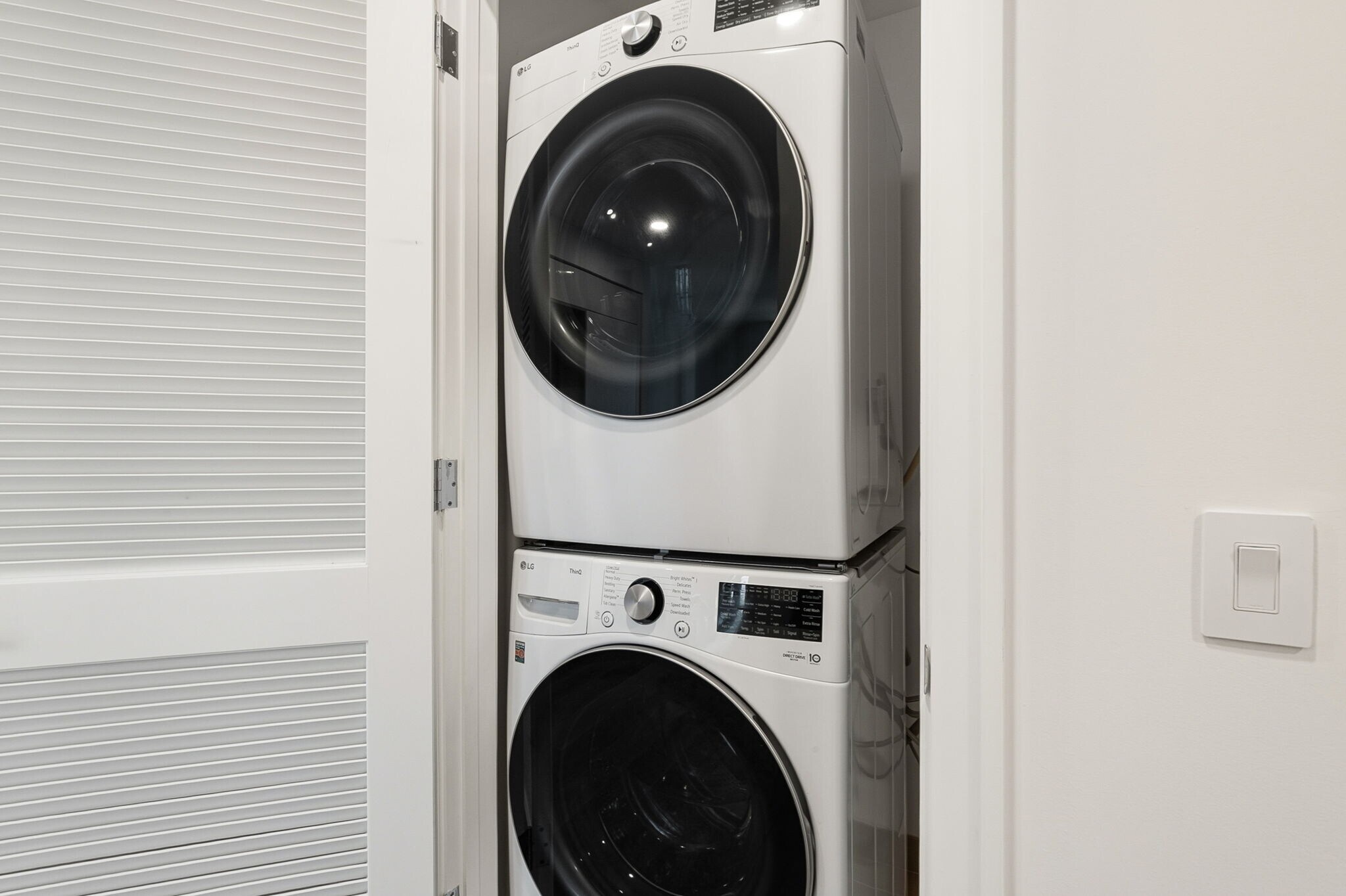 Building Photo - 211 N Harbor Dr