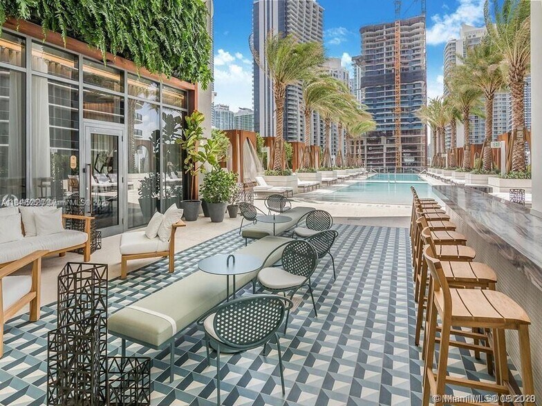 Building Photo - 801 S Miami Ave