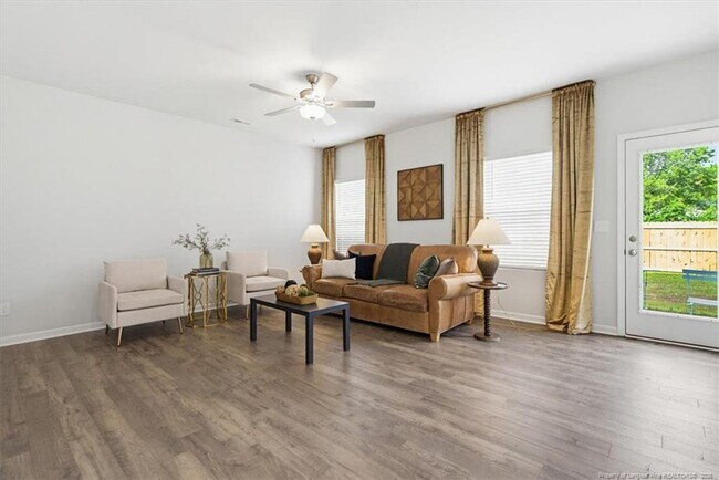 Building Photo - 594 Melbourne Dr