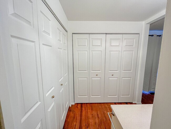 Building Photo - Charming 3bd/2bth Rambler in Tam o'Shanter in Redmond $3,795/mo