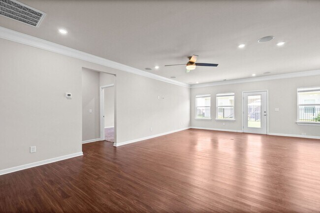 Building Photo - NOW RENT READY