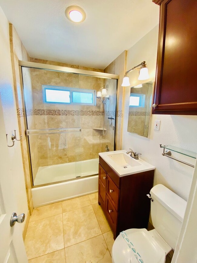 Building Photo - Lovely 2 bedroom/1 Bathroom hidden gem located in Pacific Beach!!