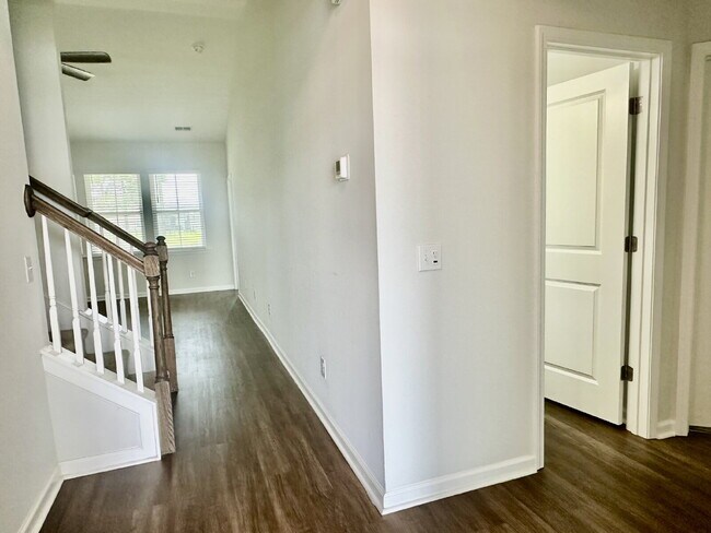 Building Photo - Three Bedroom Home with Large Loft in Heartstone Lakes!