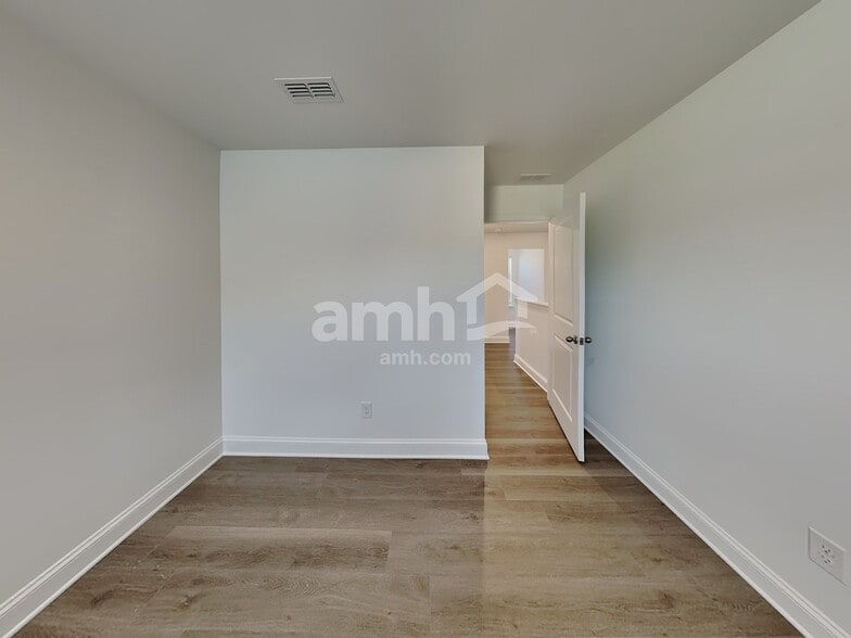 Building Photo - 1208 Livengood Wy