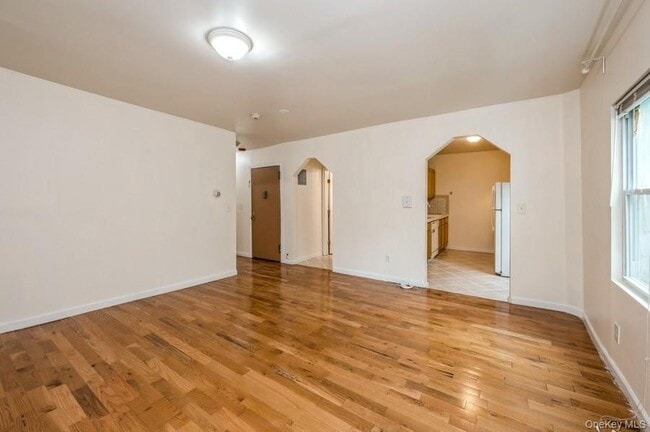 Building Photo - 84 Ravine Ave