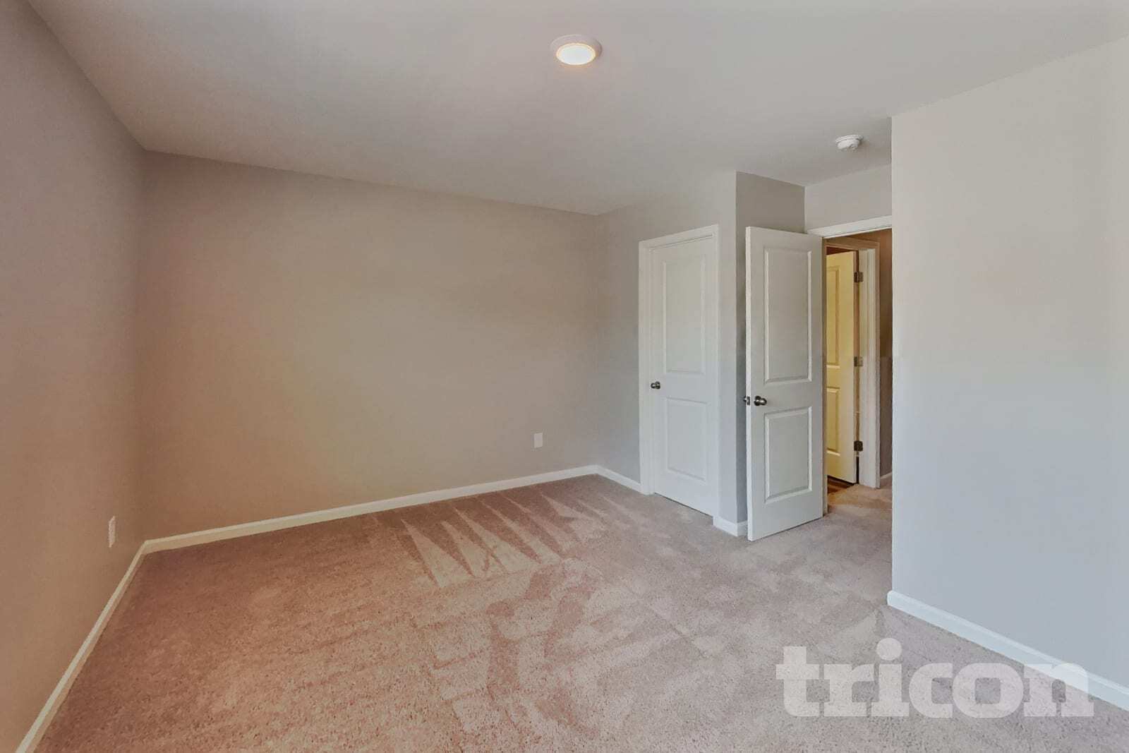 Building Photo - 105 Mdw Vis Ln