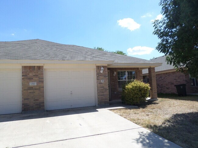 Building Photo - 1310 Chips Dr