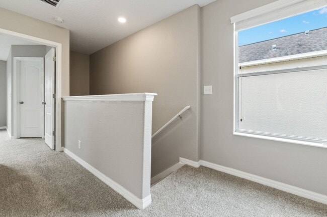 Building Photo - Beautiful 3/2.5 Energy Efficient Home in H...