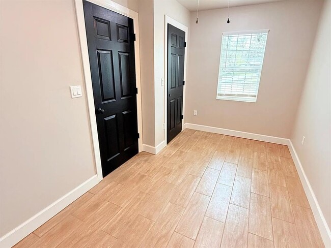 Building Photo - 5909 NW 40th St