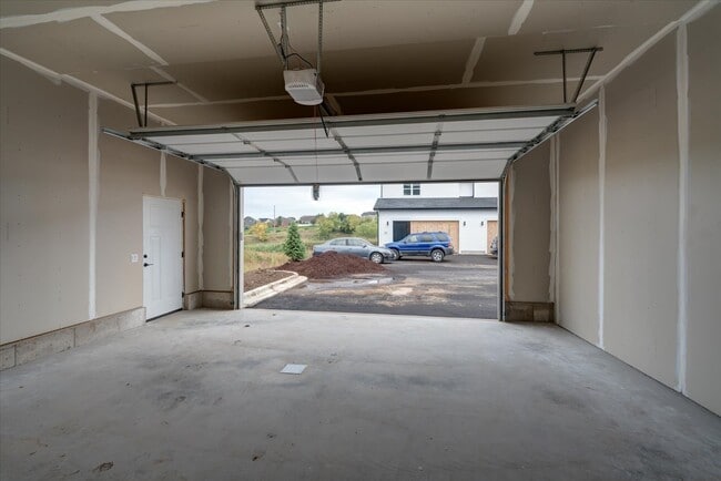 Building Photo - 139 Prairie Heights Dr