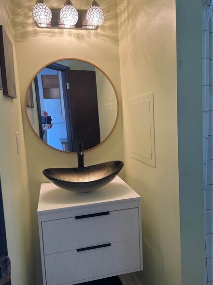 Building Photo - 16 Bonticou View Dr