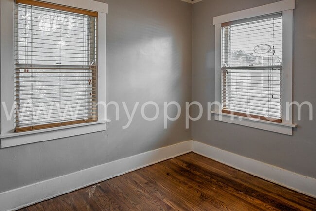 Building Photo - Beautiful 3 Bedroom Apartment | Downtown Benson