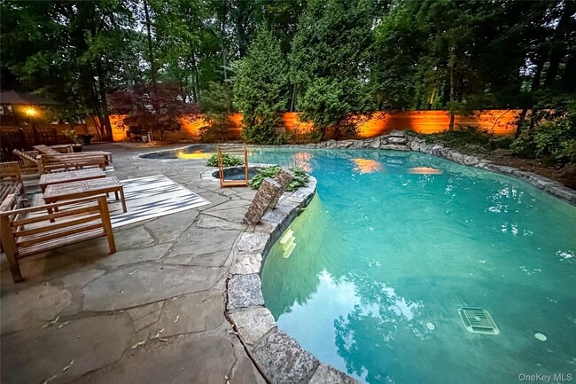 Building Photo - 14 Tall Tree Ct