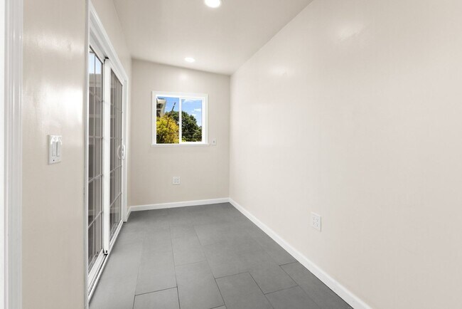 Building Photo - Beautiful Duplex In Highly Desirable San Rafael!