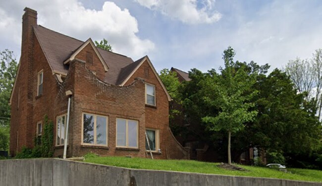 Primary Photo - 3 bedroom, 1 bathroom single family home!