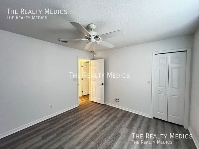 Building Photo - 2644 SW 20th Cir