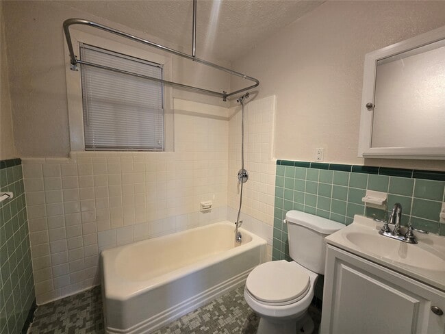 Building Photo - 5712 Maco St