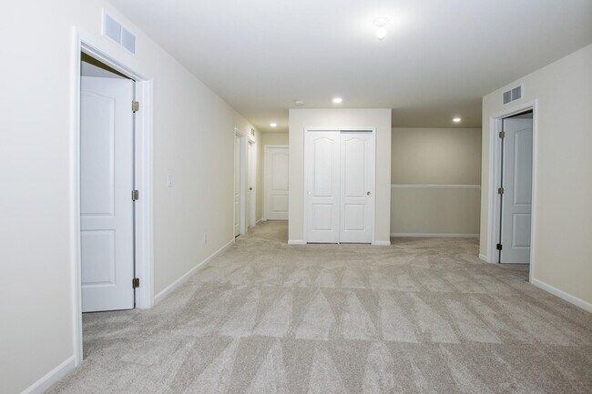 Building Photo - 717 Risdon Trail S